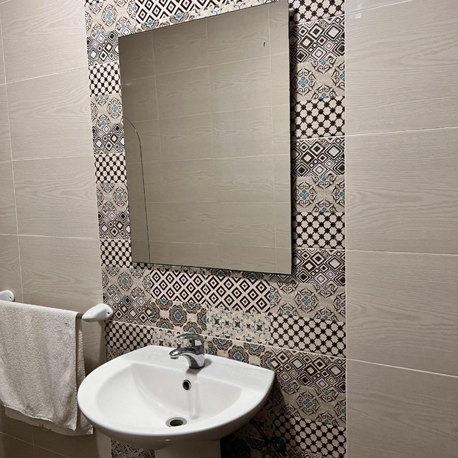 F4 Room 2, Private Room Two Single Beds Shared Bathroom Мсида Экстерьер фото