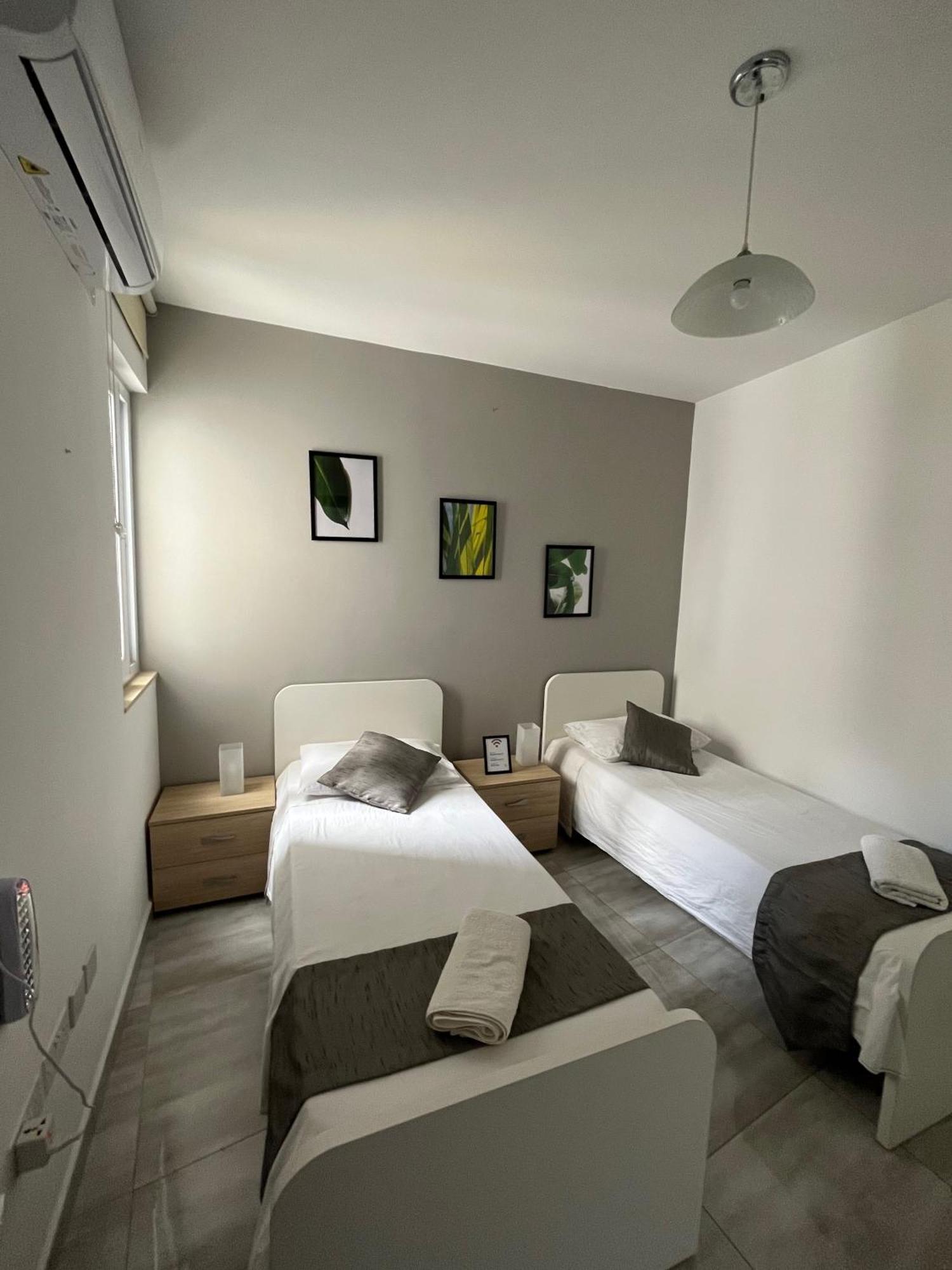 F4 Room 2, Private Room Two Single Beds Shared Bathroom Мсида Экстерьер фото